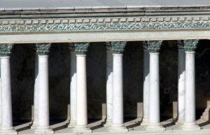 This model shows how Solomon's Porch, the eastern part of the Temple wall, may have looked in the time of Jesus.